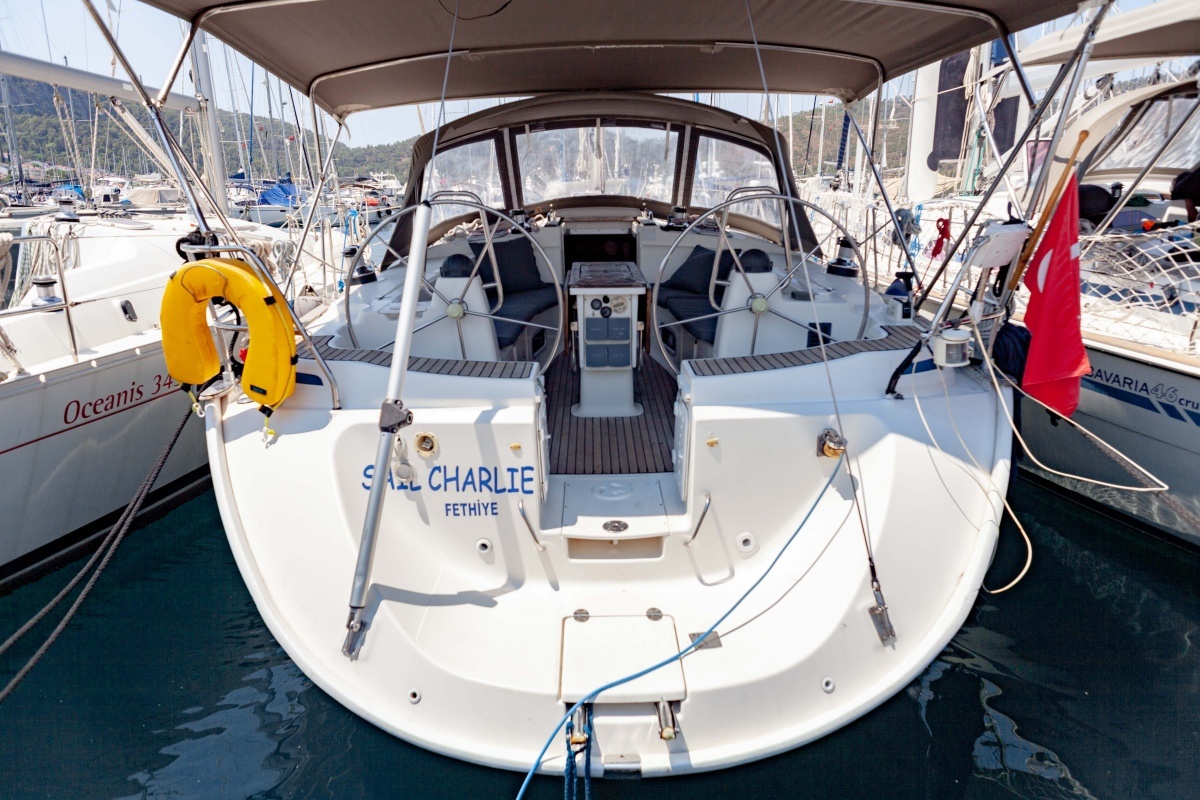 Sailing Charlie 44